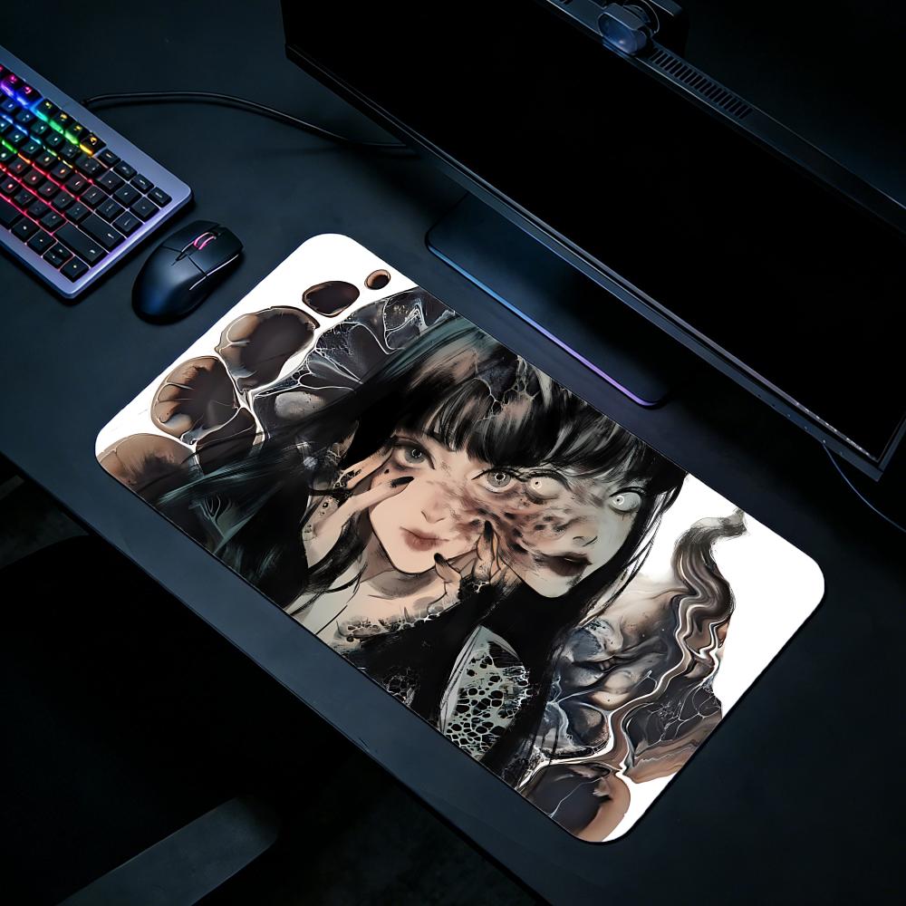 Gaming Mouse Pad JJunji Ito Co - Desk Setup With Laptop recension och pris